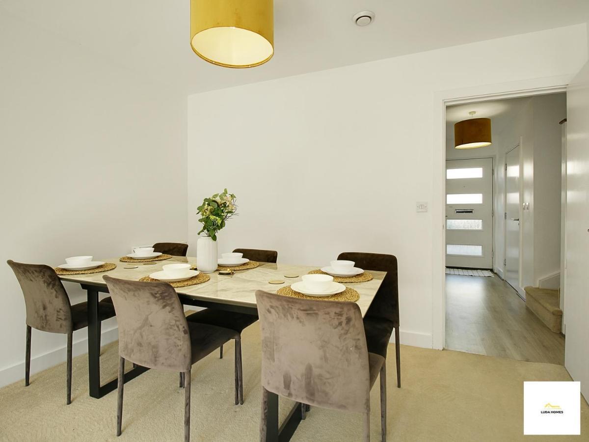 Reading 3 Bedroom Close To All Amenities W/Parking Exterior photo